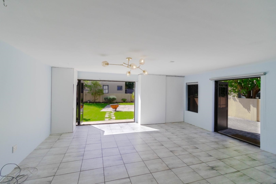 4 Bedroom Property for Sale in Sandbaai Western Cape